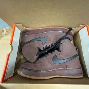 Nike men’s athletic shoes used one time no damage like new size 9 burgundy